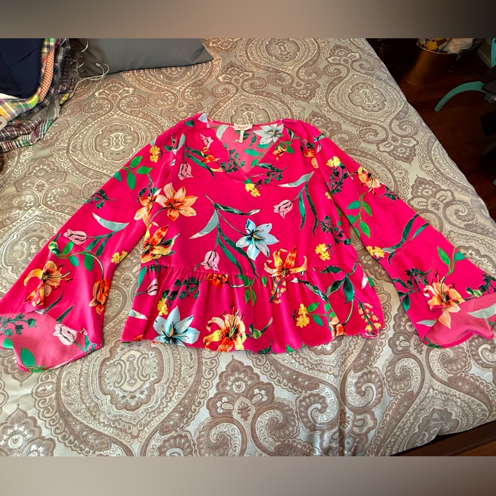 Beautiful flowy floral blouse